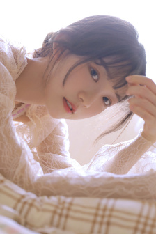 女子日系裸妆